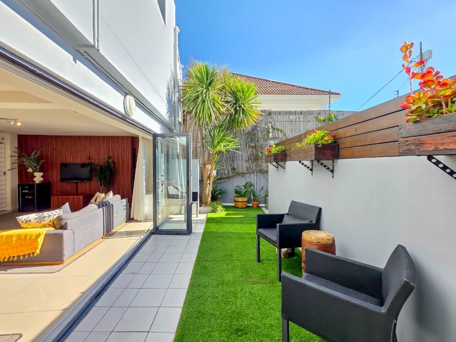 2 Bedroom Property for Sale in Sea Point Western Cape